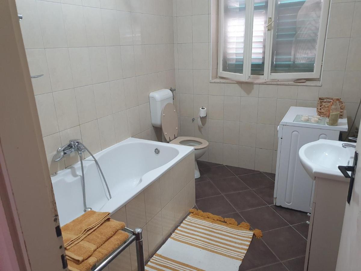 Lana Apartman *